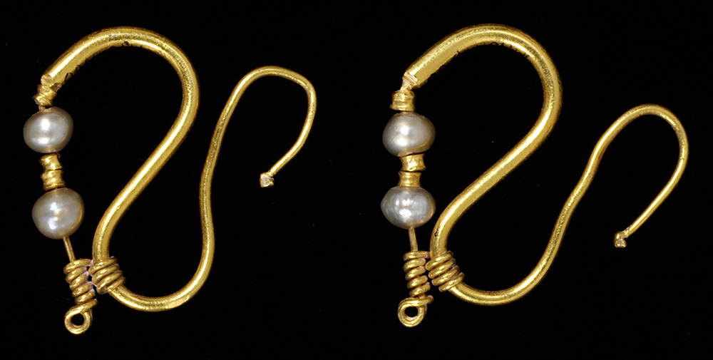 A pair of early Roman natural pearl and gold